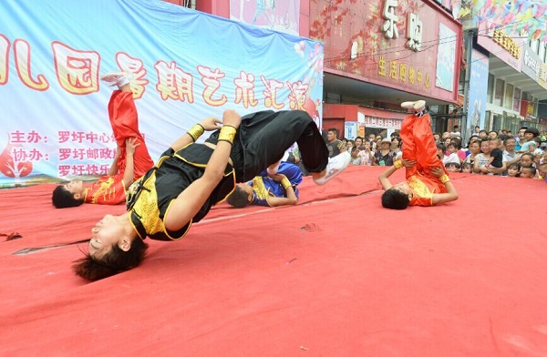 江苏一武校在少林寺所在地打广告，合同有效期内竟被拆？