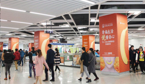 南宁地铁出现涉未成年人不良广告，非广告公司发布