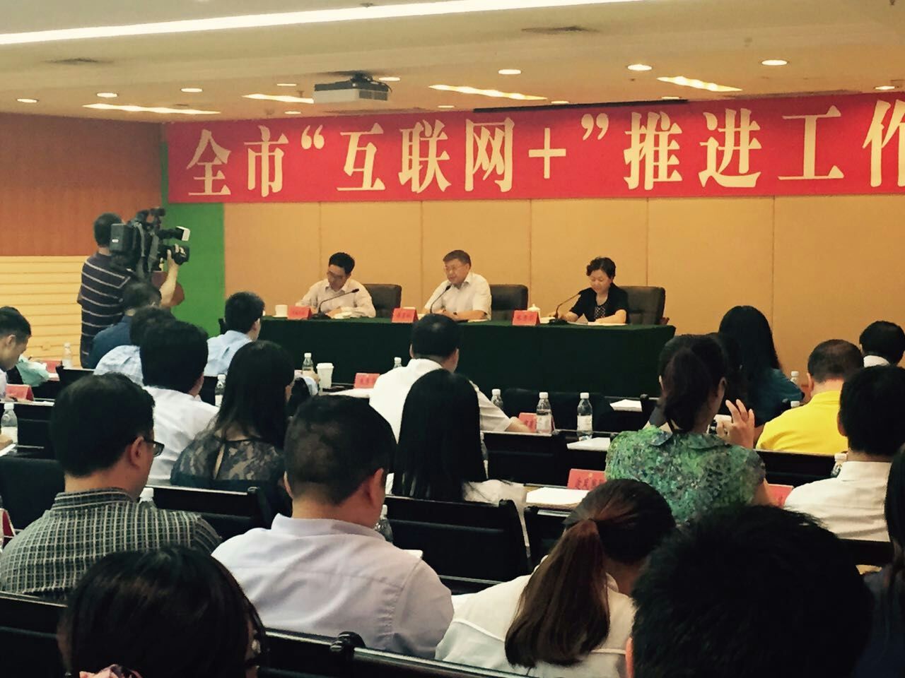 易播科技荣获“成都市2015创新型电子商务企业”殊荣