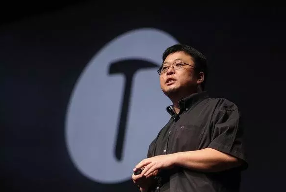 锤子T2发布：老罗一个人的show time