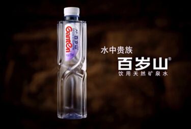 水中“贵族”确实贵！《歌手》洪涛身边一瓶水竟达2500万！