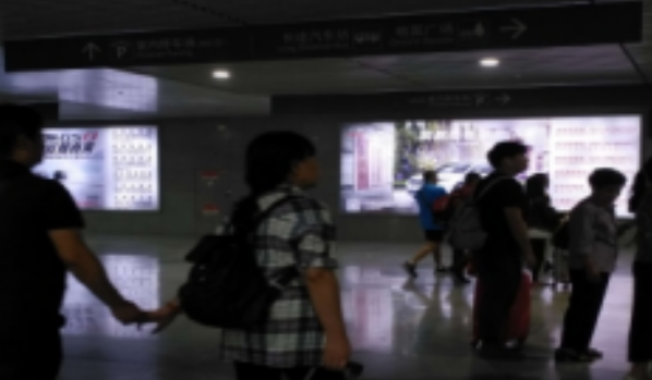 重庆市火车北站地下负三层出站口灯箱广告X-Z-2